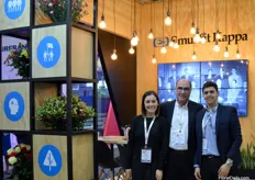 Smurfit Kappa has been present in Colombia for three quarters of century now. The company produces boxes growers need to ship their flowers, and their services are widely used. 'For we know logistics', Jessica Varga, Jorge Cubillos, and Alejandro Parra tell us.